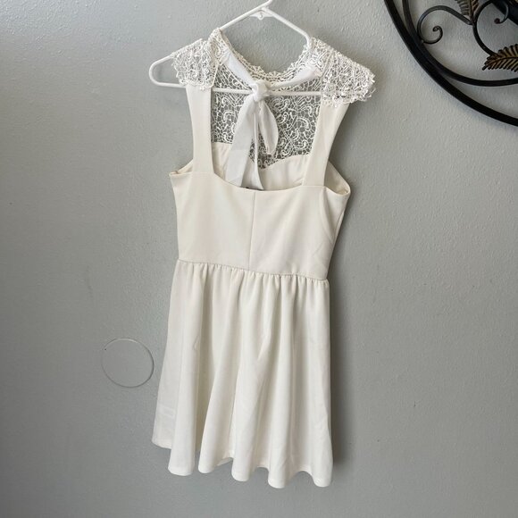 White Lace High Neck Mini Dress Size Small Sleeveless Skater Style Fit & Flare - Picture 10 of 14